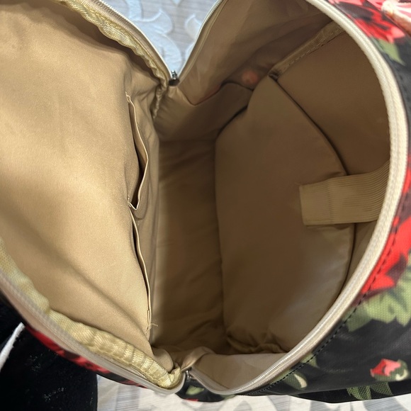 Black floral regular size back pack - Picture 6 of 7